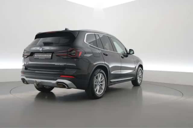 BMW X3 (2022) thumbnail 2