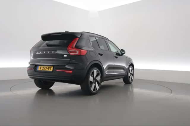 Volvo XC40 (2022) thumbnail 2