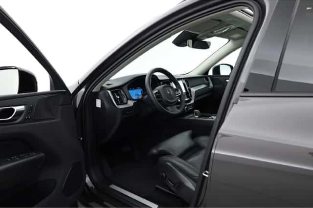 Volvo XC60 (2023) thumbnail 5