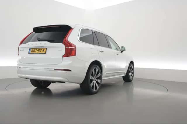 Volvo XC90 (2023) thumbnail 2