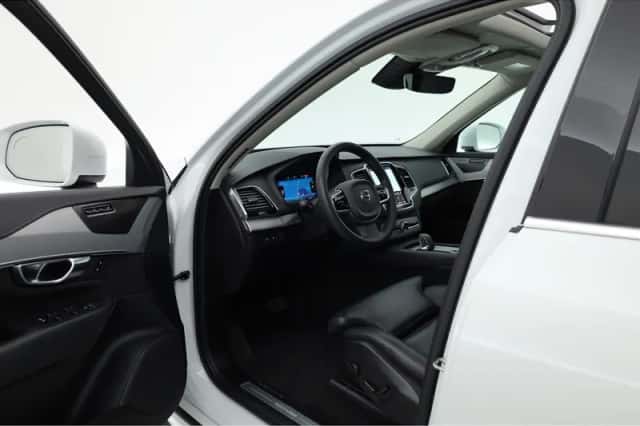 Volvo XC90 (2023) thumbnail 5