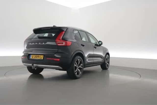 Volvo XC40 (2019) thumbnail 2
