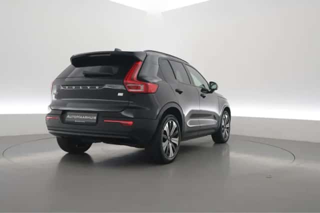 Volvo XC40 (2023) thumbnail 2