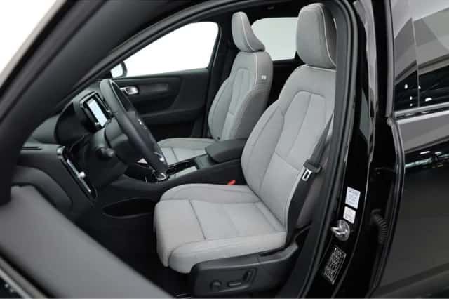 Volvo XC40 (2023) thumbnail 3