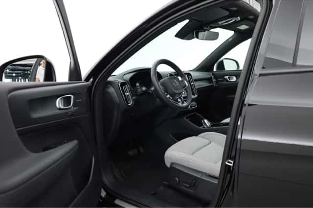 Volvo XC40 (2023) thumbnail 5