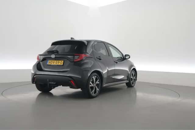 Toyota Yaris (2025) thumbnail 2