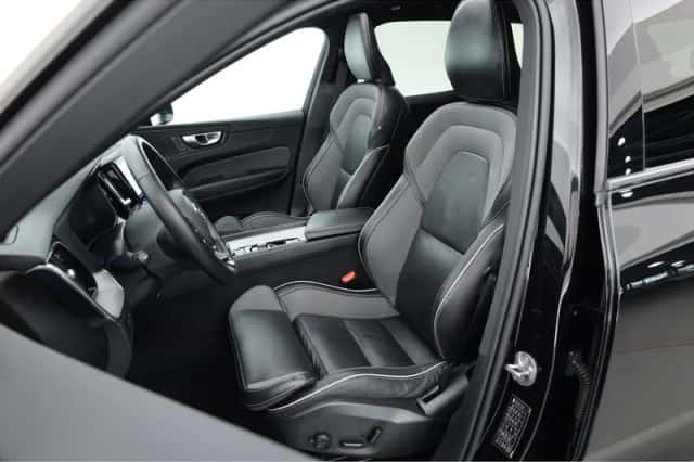 Volvo XC60 (2024) thumbnail 3