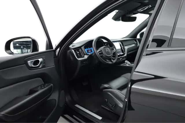 Volvo XC60 (2024) thumbnail 5