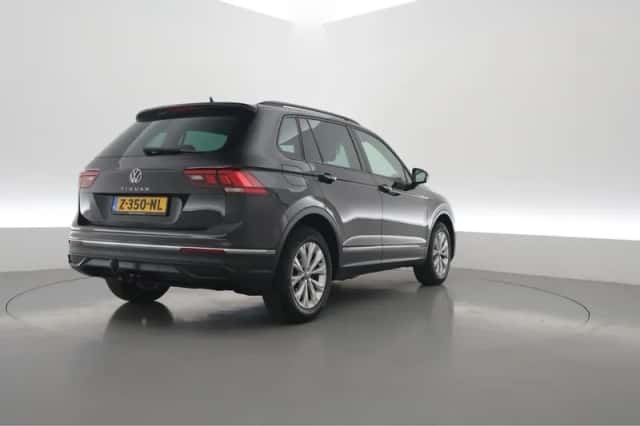 Volkswagen Tiguan (2023) thumbnail 2