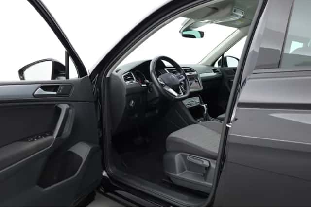 Volkswagen Tiguan (2023) thumbnail 5