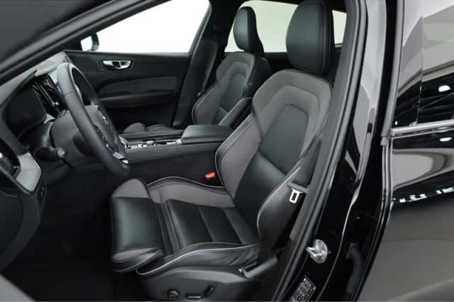 Volvo XC60 (2024) thumbnail 3