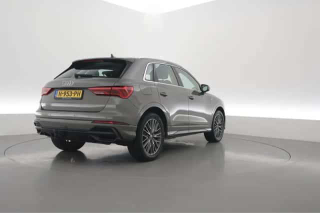 Audi Q3 (2019) thumbnail 2