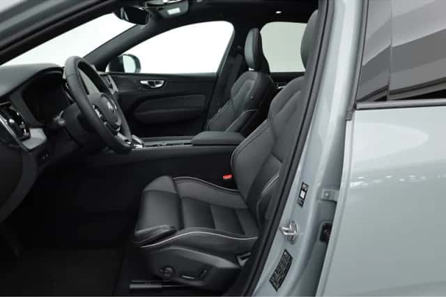 Volvo XC60 (2025) thumbnail 3