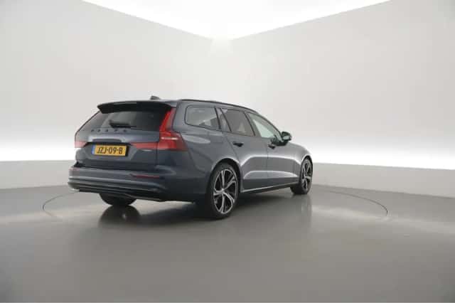 Volvo V60 (2025) thumbnail 2