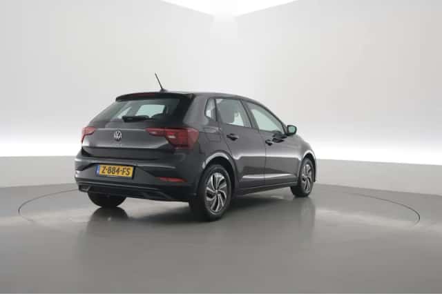 Volkswagen Polo (2024) thumbnail 2