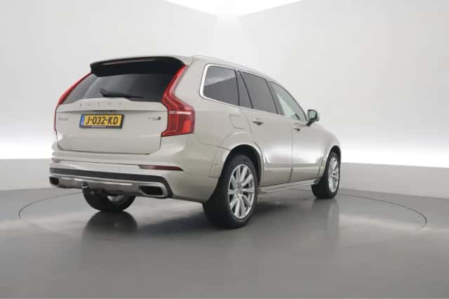 Volvo XC90 (2018) thumbnail 2