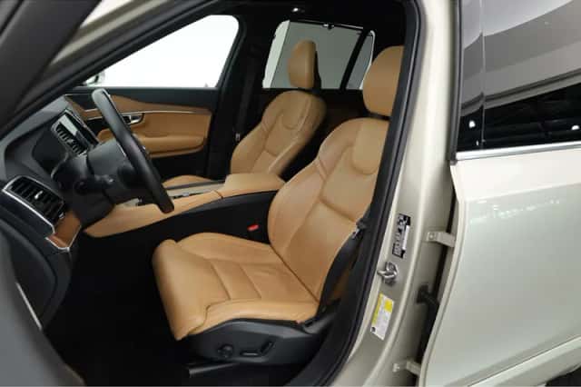 Volvo XC90 (2018) thumbnail 3
