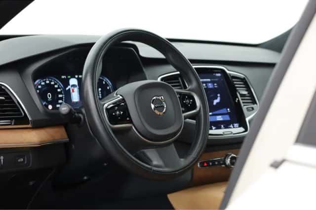 Volvo XC90 (2018) thumbnail 6