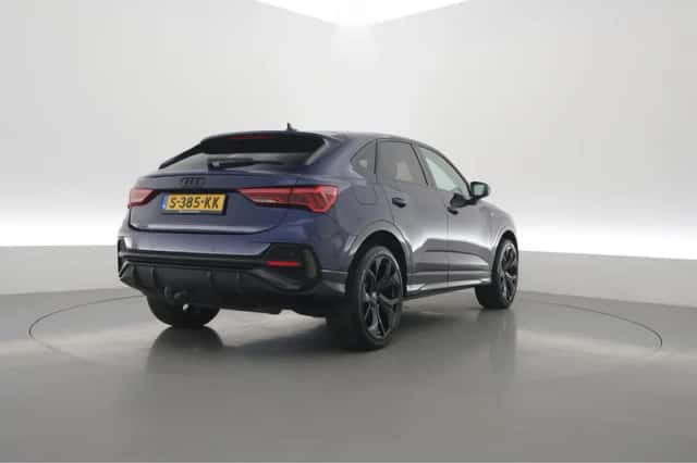 Audi Q3 (2021) thumbnail 2