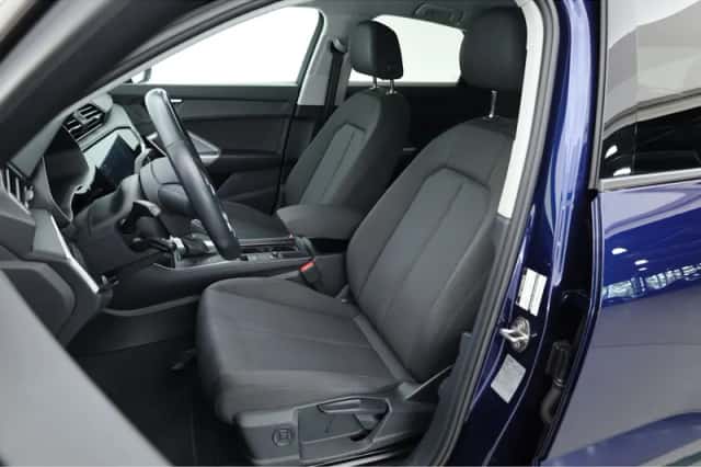 Audi Q3 (2021) thumbnail 3