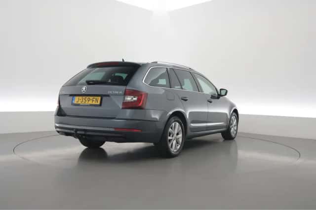 Škoda Octavia (2019) thumbnail 2