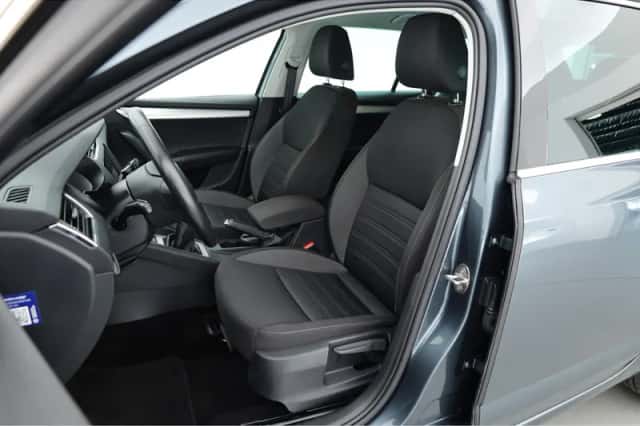 Škoda Octavia (2019) thumbnail 3