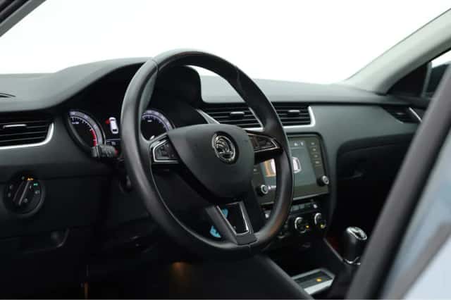 Škoda Octavia (2019) thumbnail 5