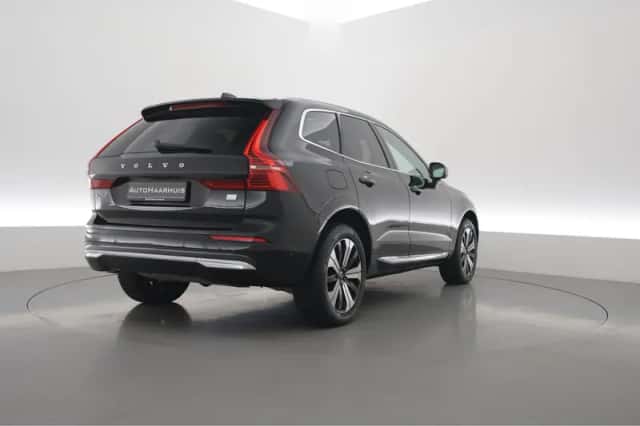 Volvo XC60 (2023) thumbnail 2