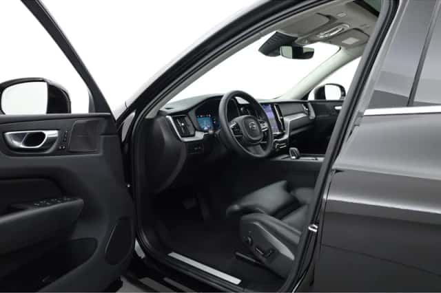 Volvo XC60 (2023) thumbnail 5