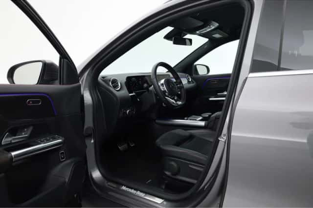 Mercedes-Benz GLA (2022) thumbnail 5