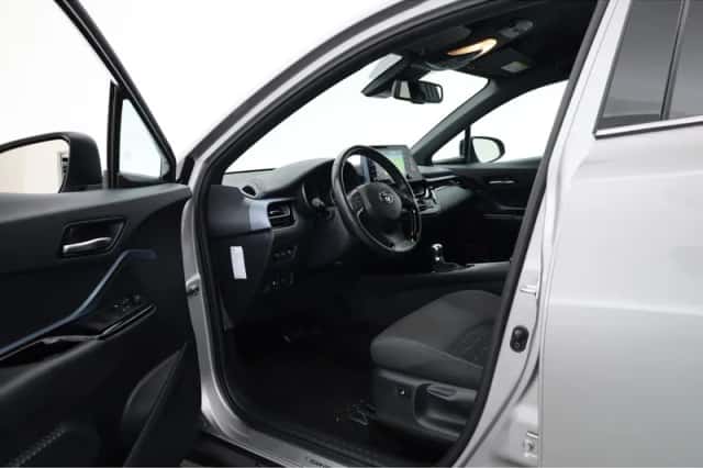 Toyota C-HR (2021) thumbnail 5