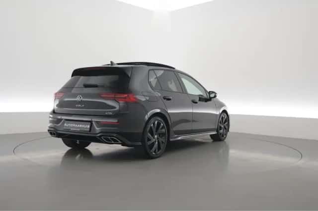 Volkswagen Golf (2022) thumbnail 2