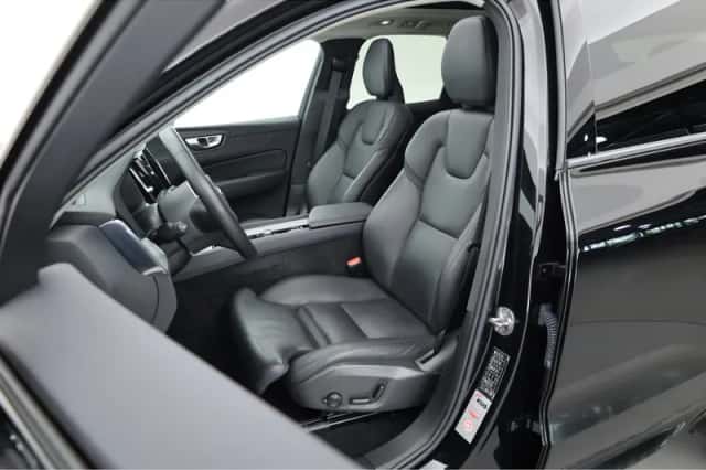 Volvo XC60 (2023) thumbnail 3