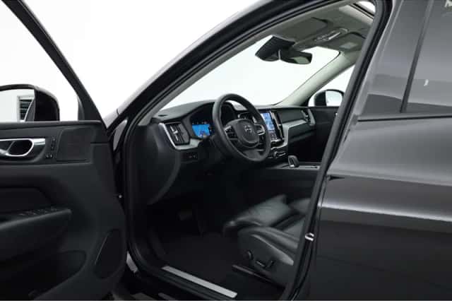 Volvo XC60 (2023) thumbnail 5