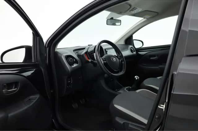 Toyota Aygo (2021) thumbnail 5