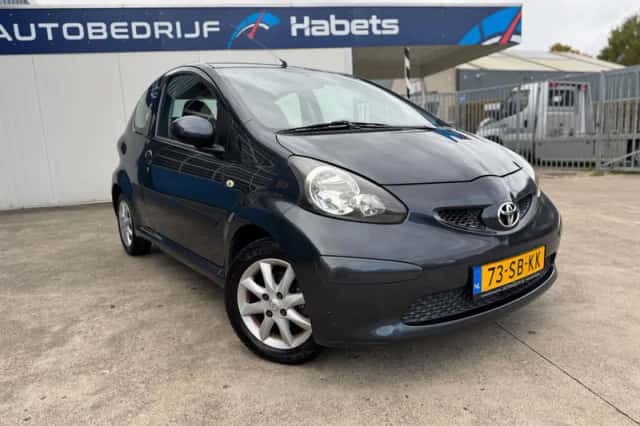 Toyota Aygo (2005) thumbnail 1