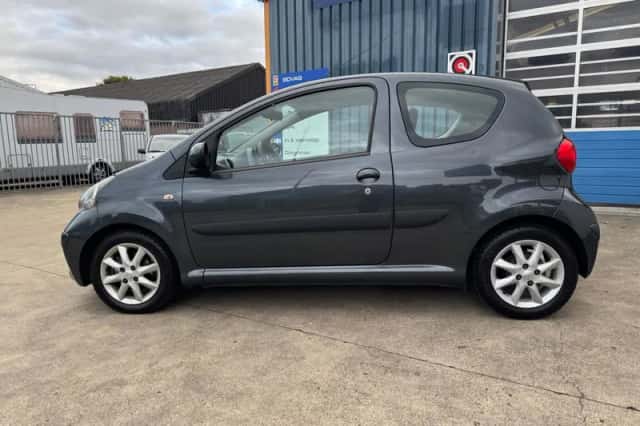 Toyota Aygo (2005) thumbnail 2