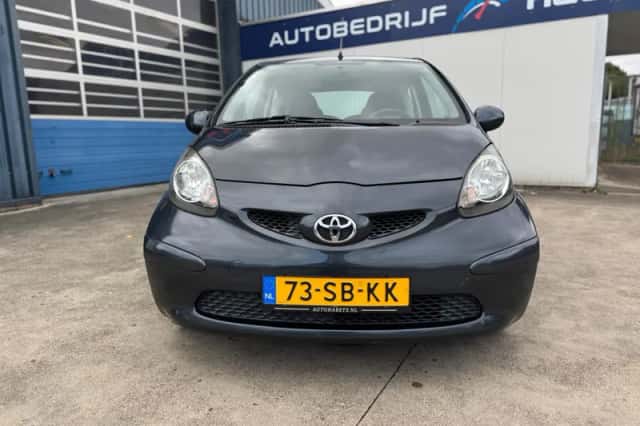 Toyota Aygo (2005) thumbnail 3