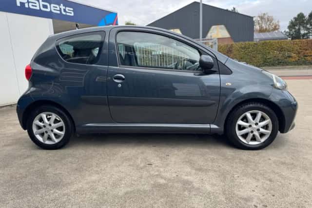 Toyota Aygo (2005) thumbnail 5