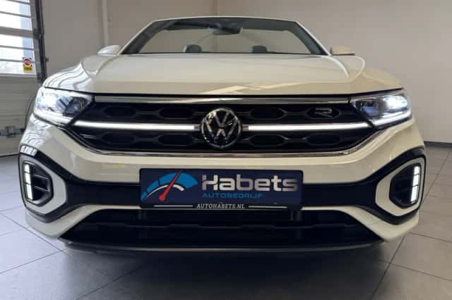 Volkswagen T-Roc (2023) thumbnail 3