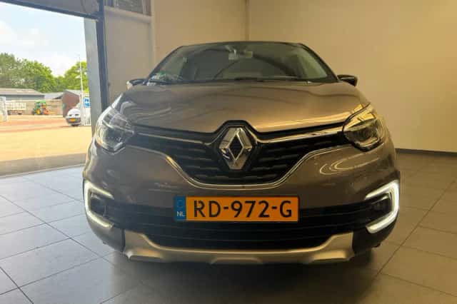 Renault Captur (2017) thumbnail 2
