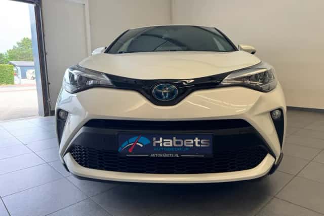 Toyota C-HR (2022) thumbnail 3