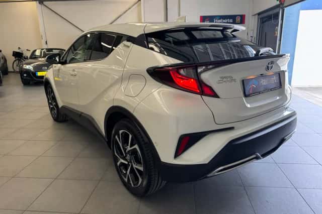 Toyota C-HR (2022) thumbnail 6