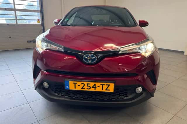Toyota C-HR (2019) thumbnail 4