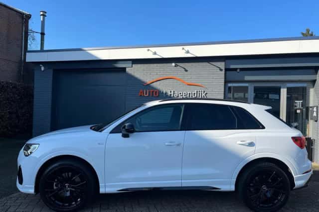 Audi Q3 (2019) thumbnail 3