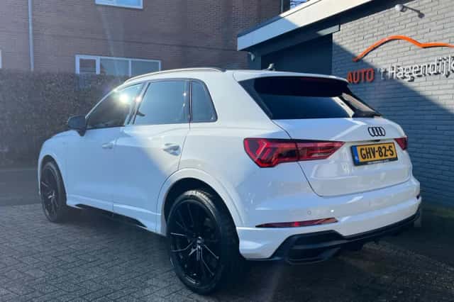 Audi Q3 (2019) thumbnail 5