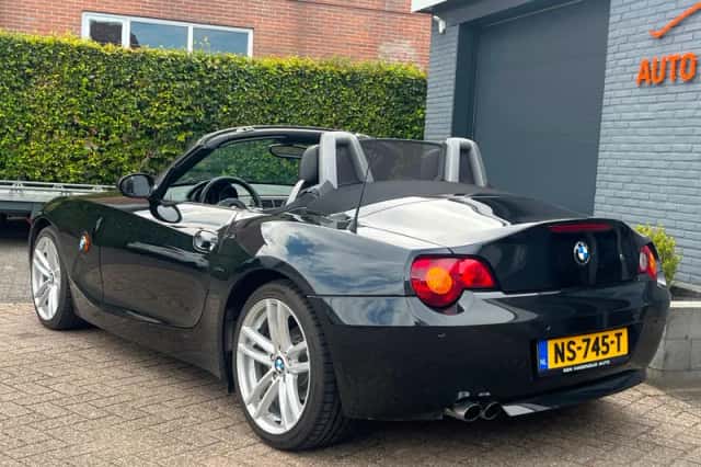 BMW Z4 (2004) thumbnail 6