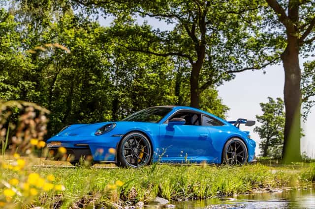 Porsche 911 (2022) thumbnail 2