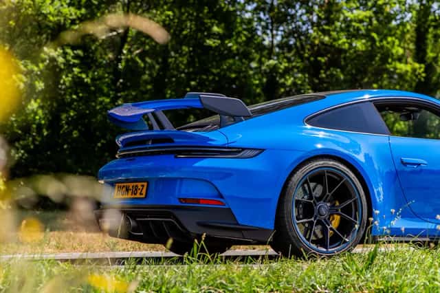 Porsche 911 (2022) thumbnail 3