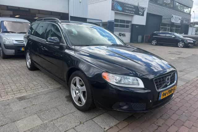 Volvo V70 (2012) thumbnail 1